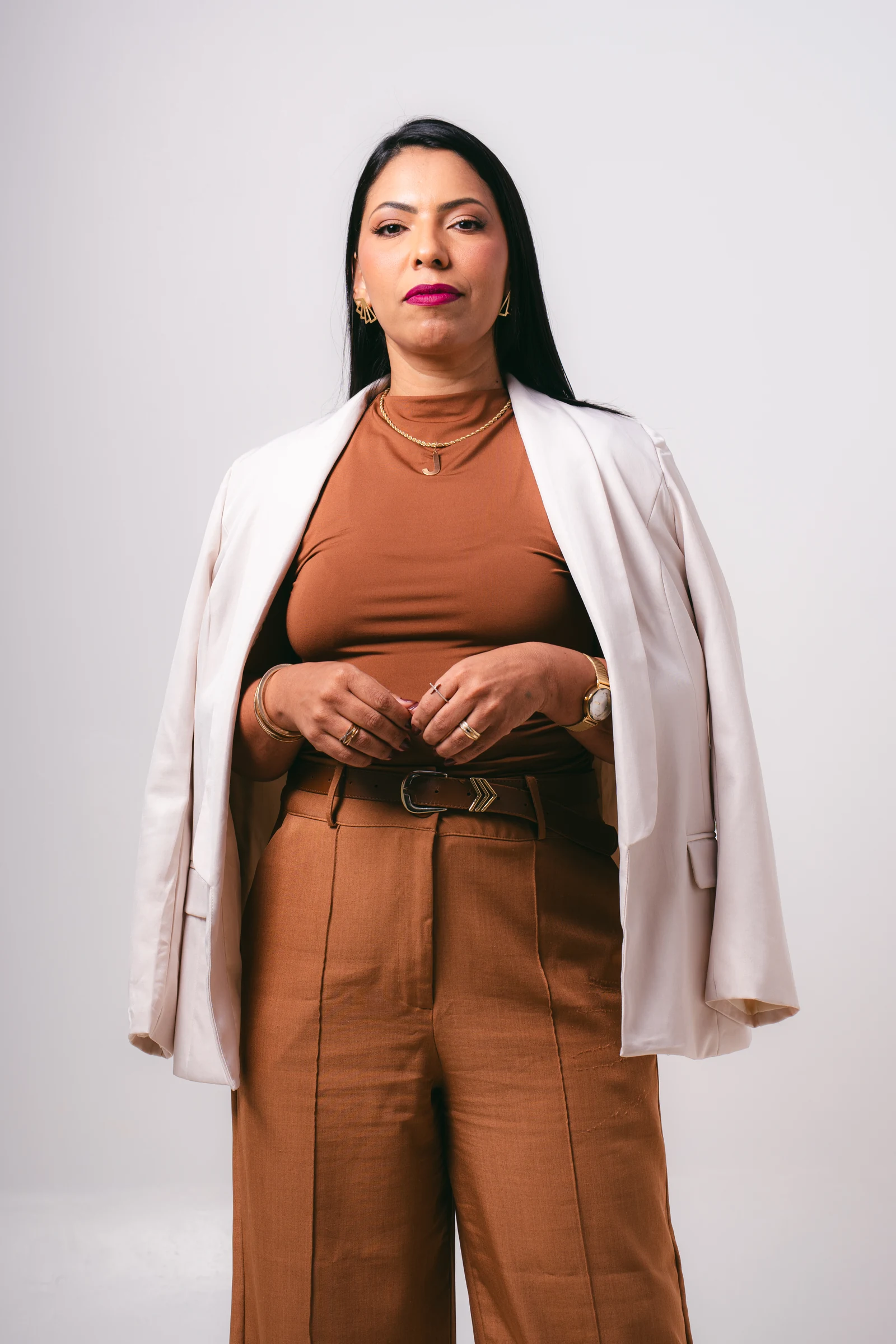 Jamilla Salviano em retrato institucional